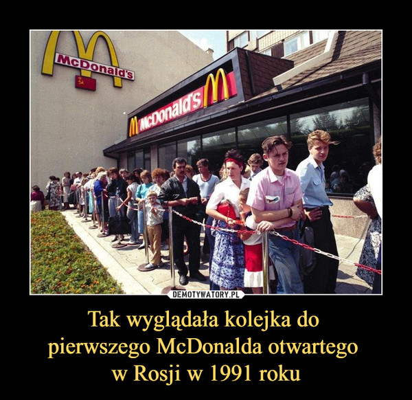 Tak wyglądała kolejka do pierwszego McDonalda otwartego w Rosji w 1991 roku –  
