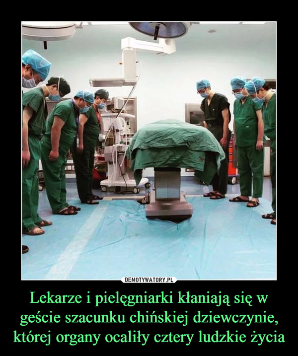 Lekarze i pielęgniarki kłaniają się w geście szacunku chińskiej dziewczynie, której organy ocaliły cztery ludzkie życia –  