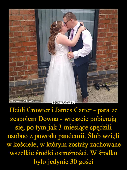 Heidi Crowter i James Carter - para ze zespołem Downa - wreszcie pobierają się, po tym jak 3 miesiące spędzili osobno z powodu pandemii. Ślub wzięli w kościele, w którym zostały zachowane wszelkie środki ostrożności. W środku było jedynie 30 gości