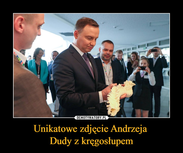 Unikatowe zdjęcie Andrzeja Dudy z kręgosłupem –  