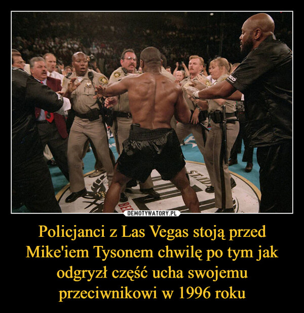 Policjanci z Las Vegas stoją przed Mike'iem Tysonem chwilę po tym jak odgryzł część ucha swojemu przeciwnikowi w 1996 roku –  